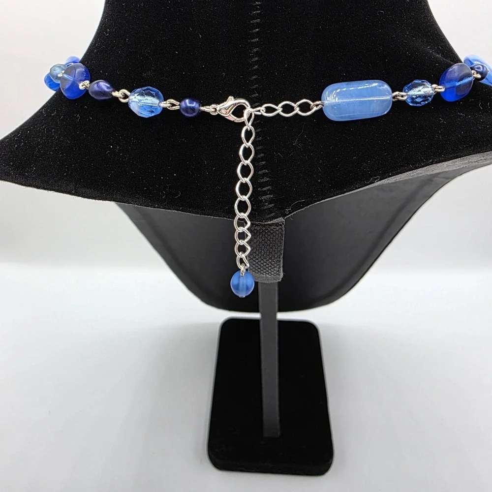 Vintage Womens Czech Glass Beaded‎ Necklace Vibrant Blue Round Heart Bead 20